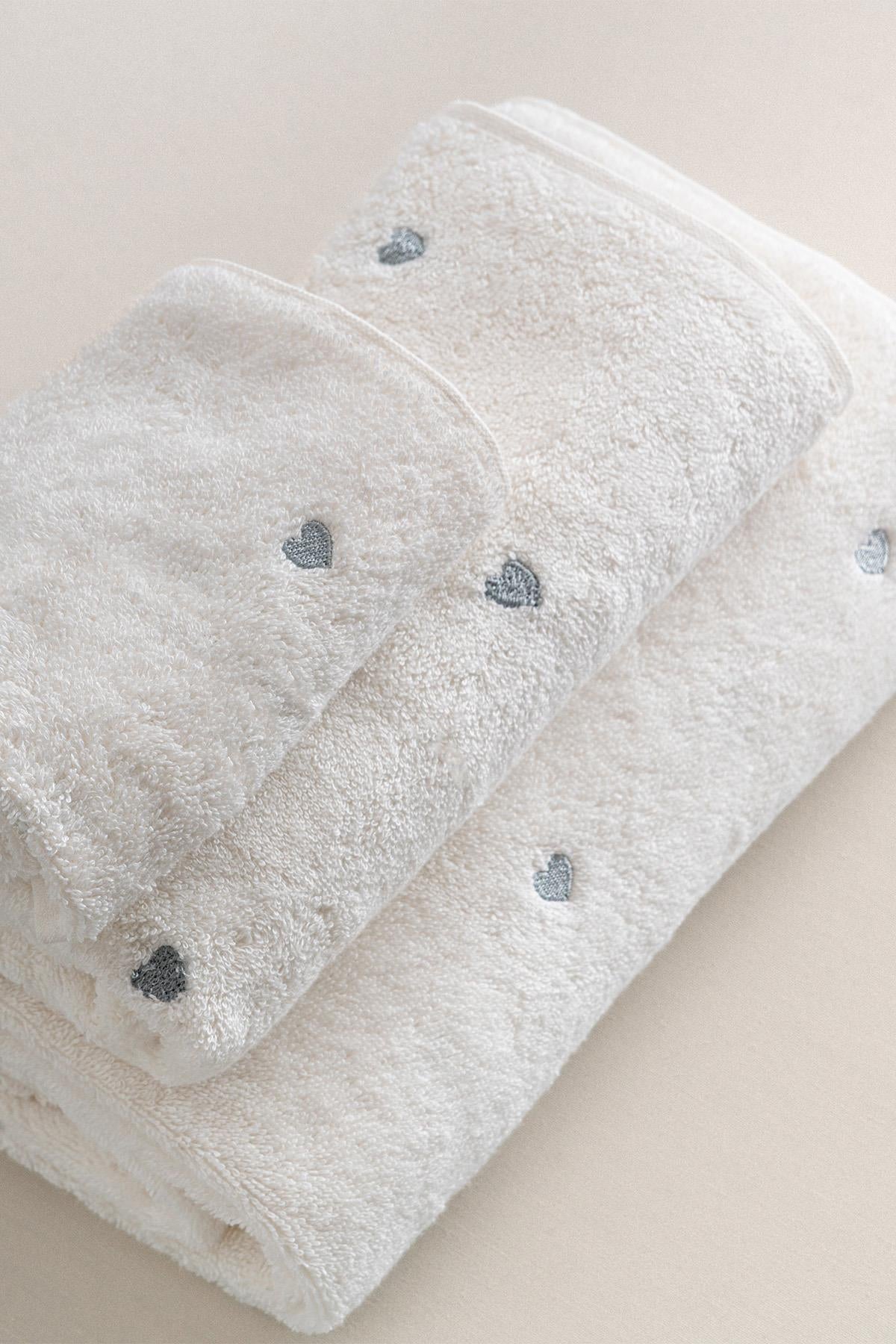Amore Heart Embroidered Bath Towel (90 x 150 cm)