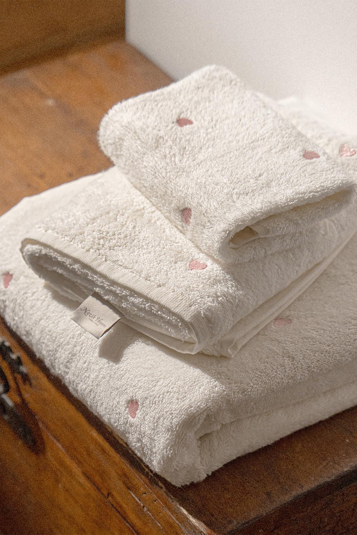 Amore Heart Embroidered Bath Towel (90 x 150 cm)