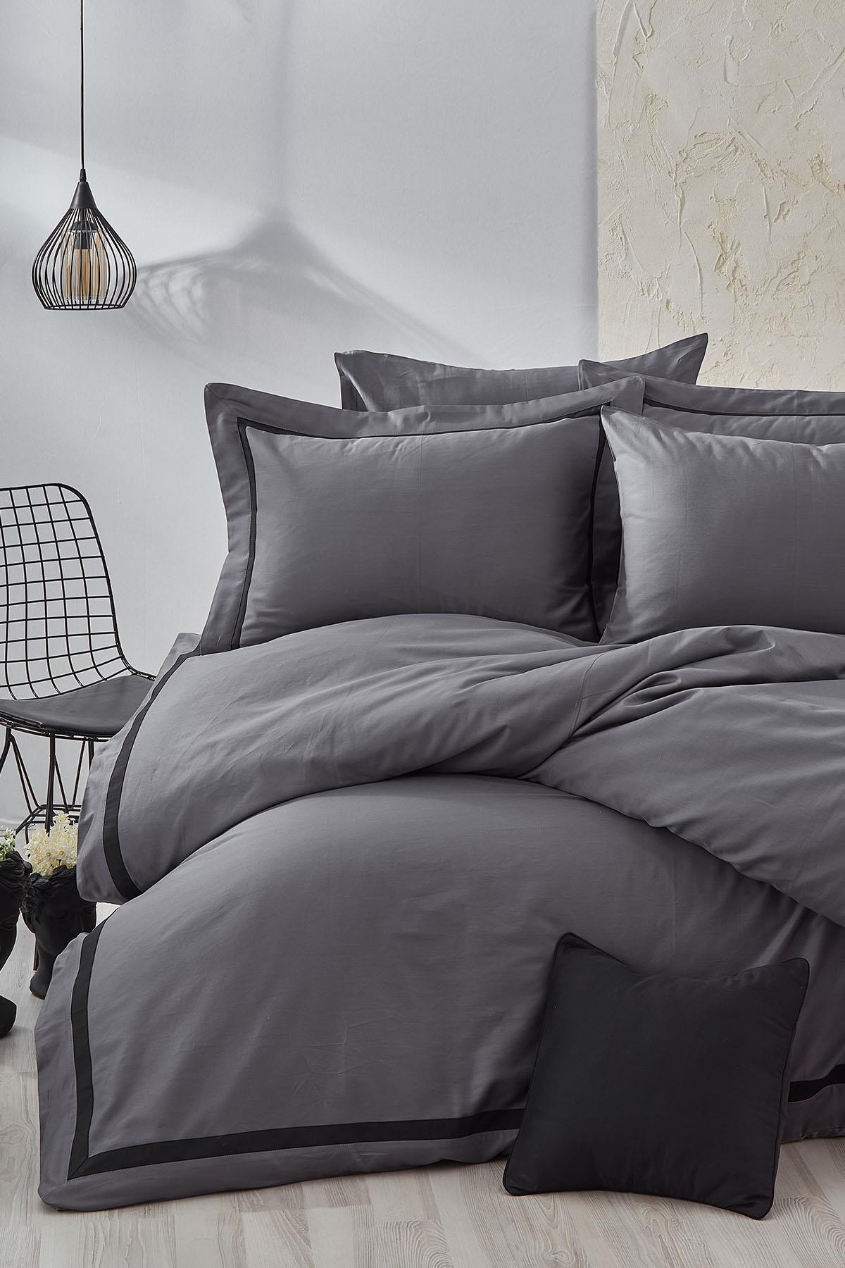 Carisma Biella Cotton Sateen Double Seven-Piece Duvet Cover Set