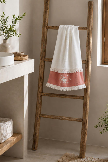 Linea Floral Patterned Towel (50 x 90 cm)