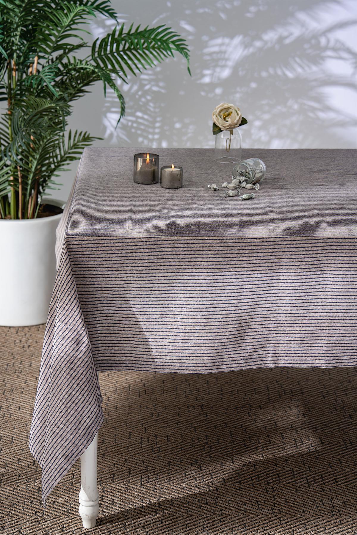 Loris Stain-Resistant and Wrinkle-Free Tablecloth (160 x 260 cm)