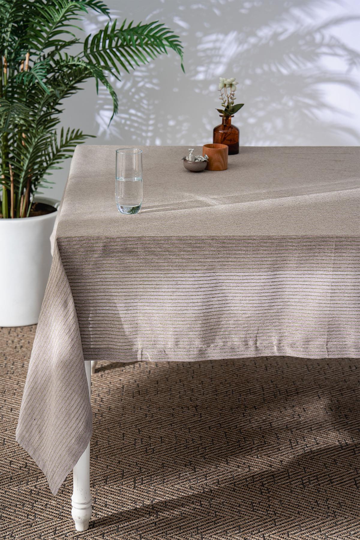 Loris Stain-Resistant and Wrinkle-Free Tablecloth (160 x 260 cm)