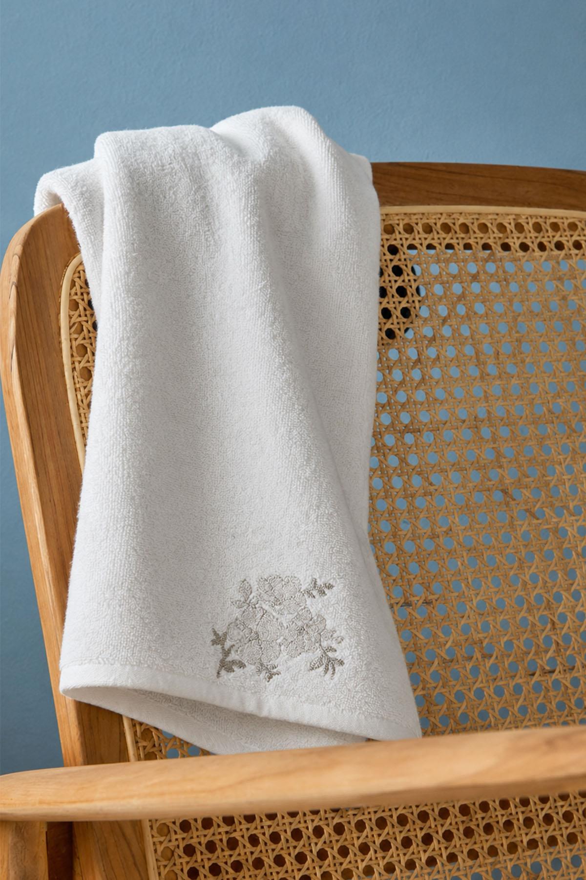 Nella Floral Hand Towel (30 x 50 cm)