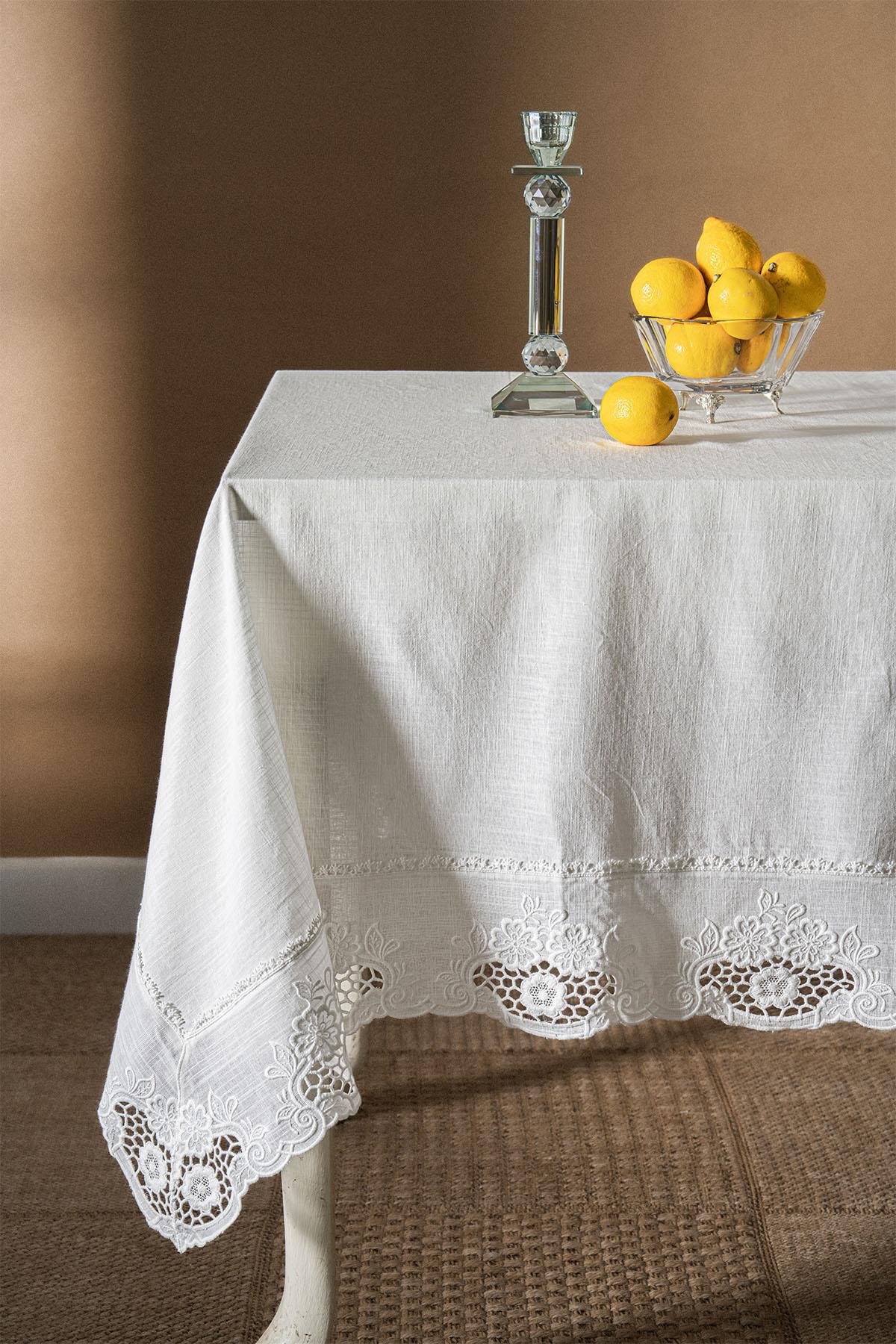 Puerta Stain-Resistant, Wrinkle-Free Tablecloth (160 x 320 cm)