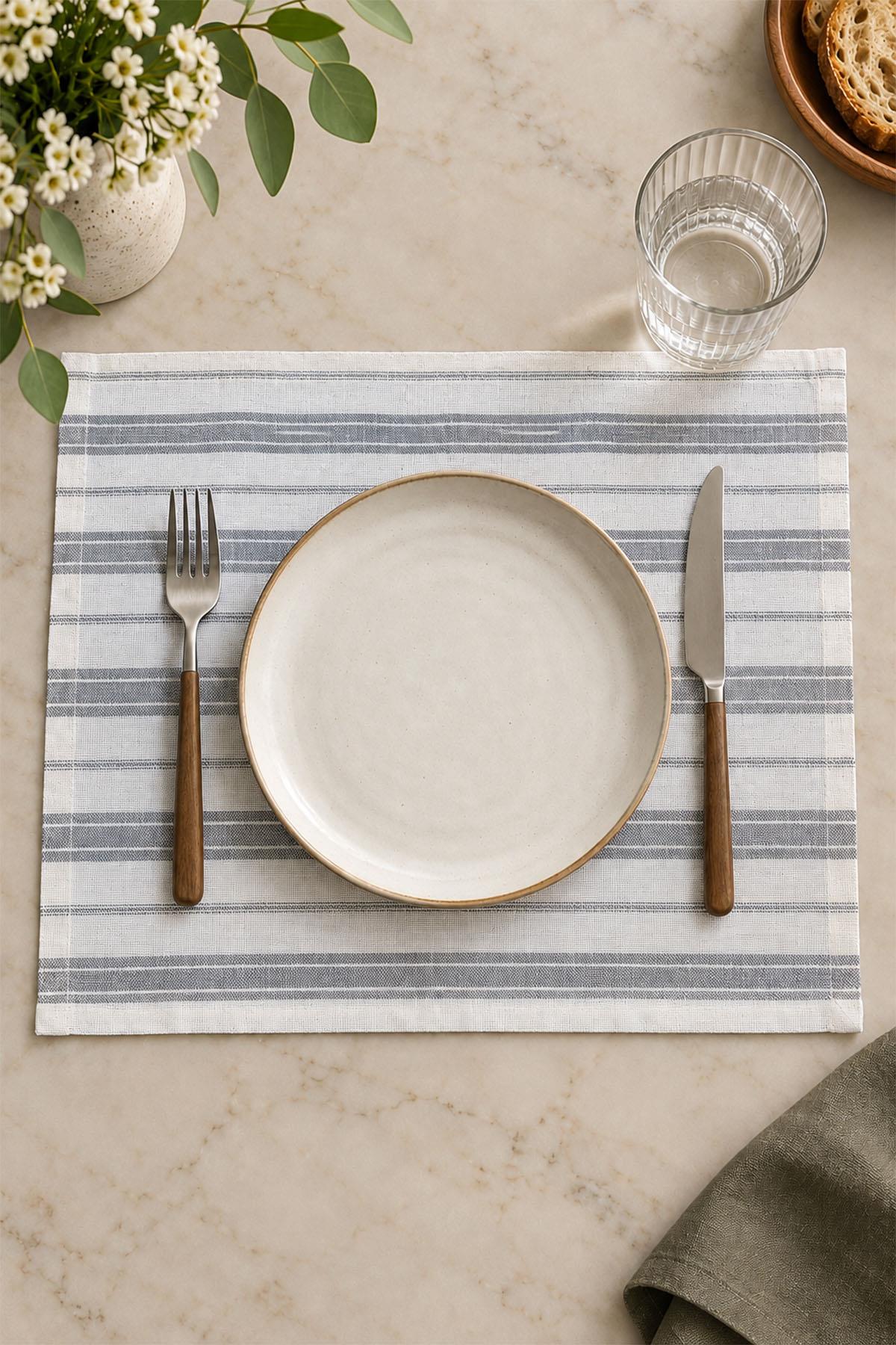 Run Striped Stain-Resistant, Easy-to-Make 4-Piece Placemat Set (35 x 45 cm)