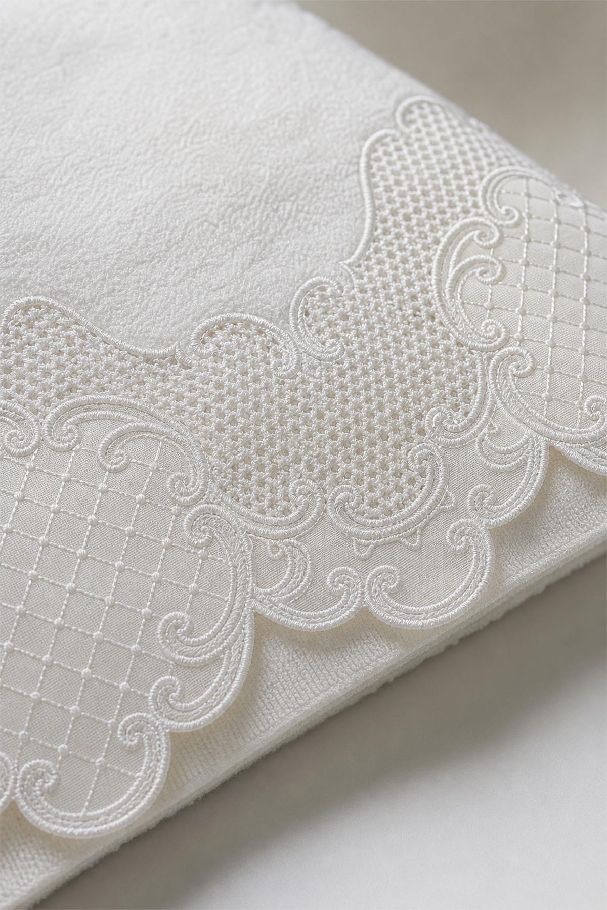 Simena Embroidered Hand Towel (30 x 50 cm)