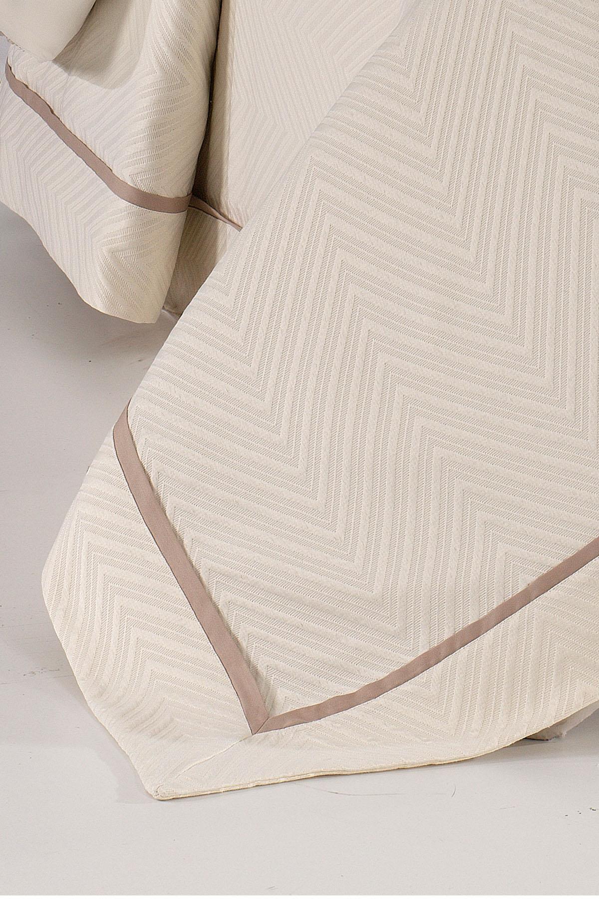 Soreno Striped Detail Super King Size 7-Piece Duvet Cover + Quilt Set