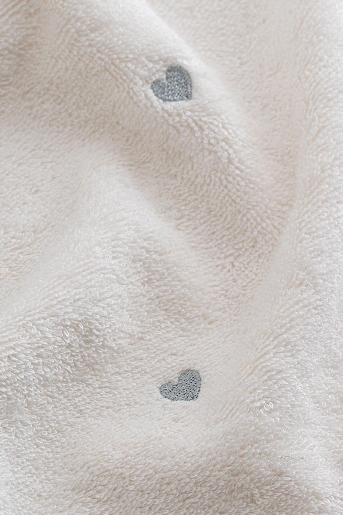 Amore Heart Embroidered Bath Towel (90 x 150 cm)