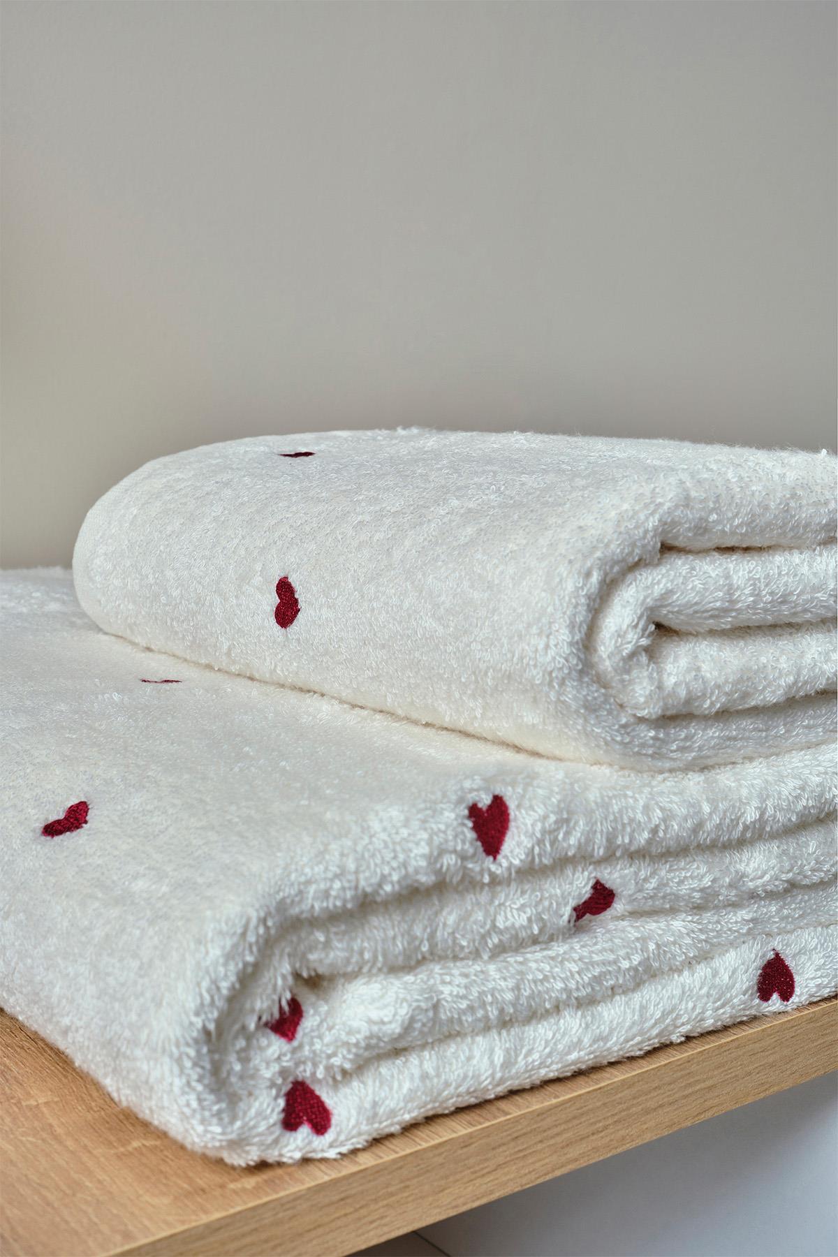 Amore Heart Embroidered Hand Towel (30 x 50 cm)