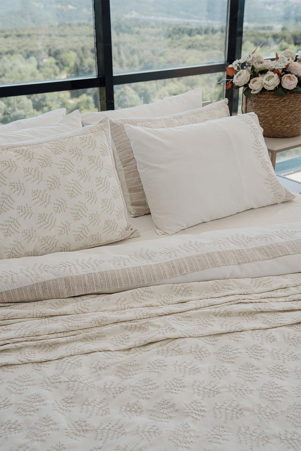 Arista Leaf Embroidered Double 9-Piece Duvet Cover + Blanket Set