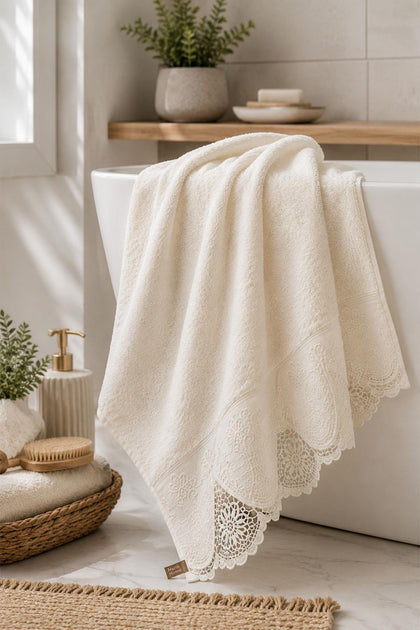 Emma Lace Bath Towel (90 x 150 cm)