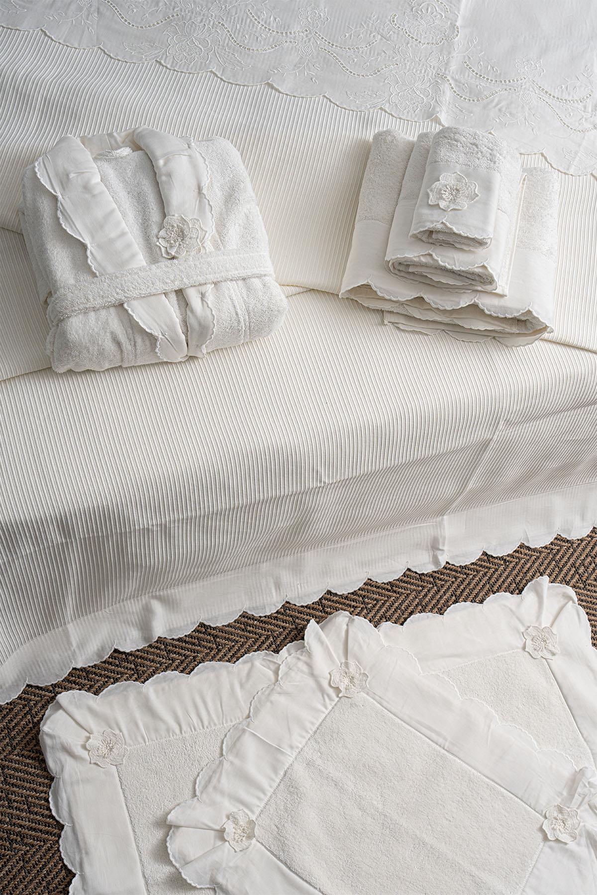 Hanzade Floral Embroidered Double 7 Piece Duvet Cover + Blanket Set