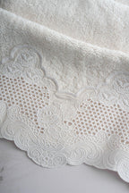 Iris Embroidered Bath Towel (90 x 150 cm)