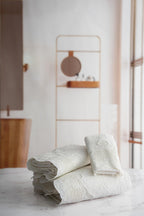 Iris Embroidered Bath Towel (90 x 150 cm)