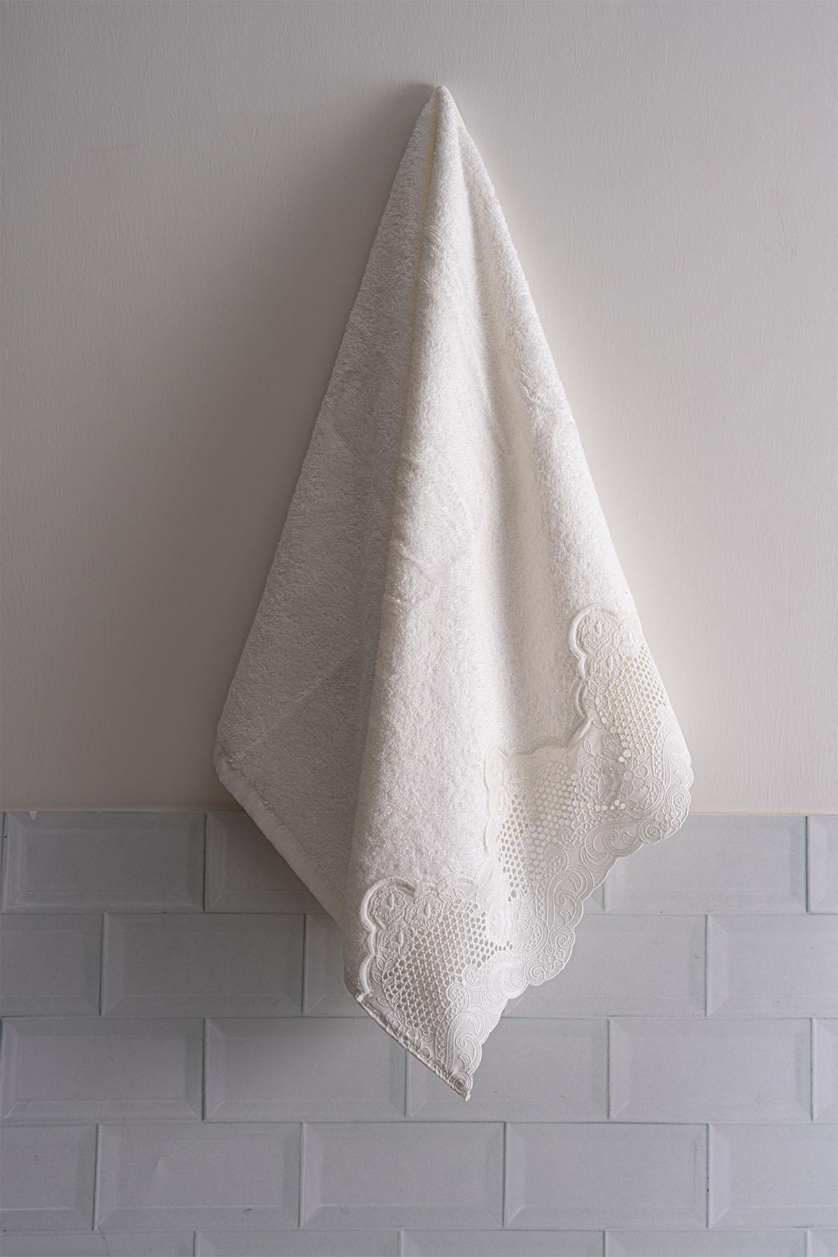 Iris Embroidered Hand Towel (30 x 50 cm)