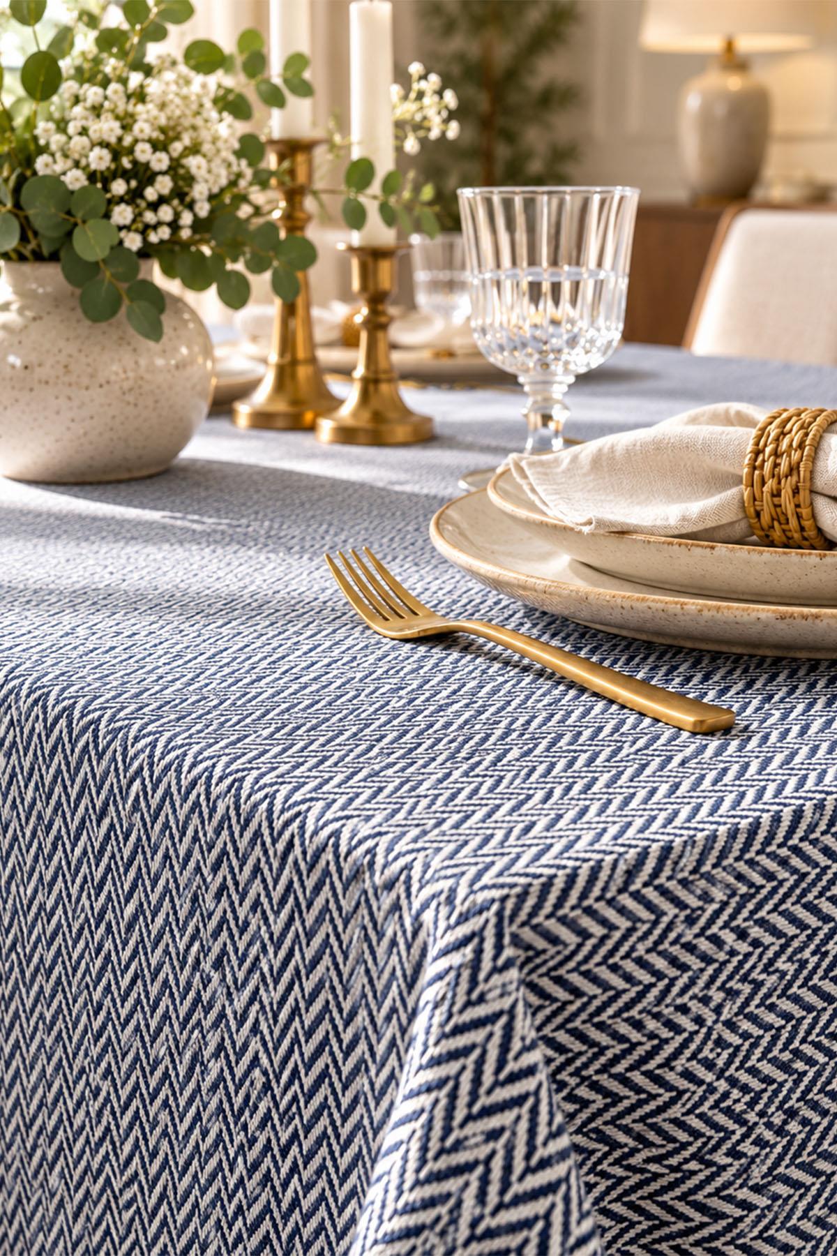Laminated, Stain-Resistant, Easy-to-Care Tablecloth (160 x 260 cm)