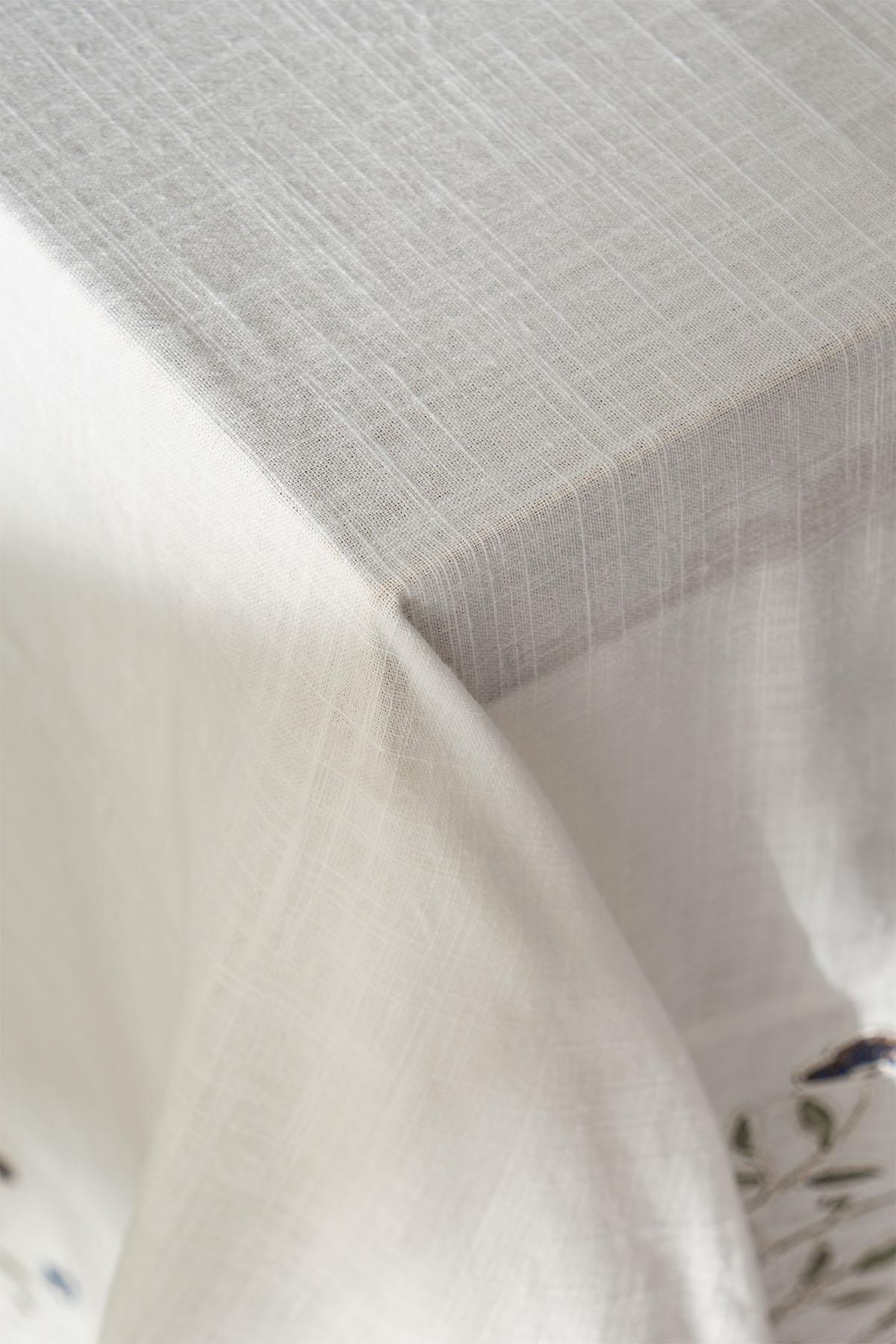 مفرش طاولة ليفانو مطرز بأزهار ملونة، مقاوم للبقع، سهل العناية (160 × 260 سم)