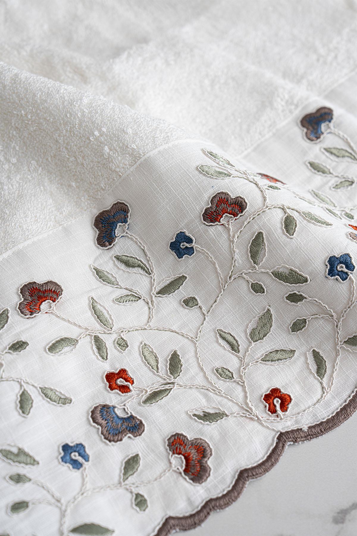 Livano Colorful Flower Embroidered Bath Towel (90 x 150 cm)