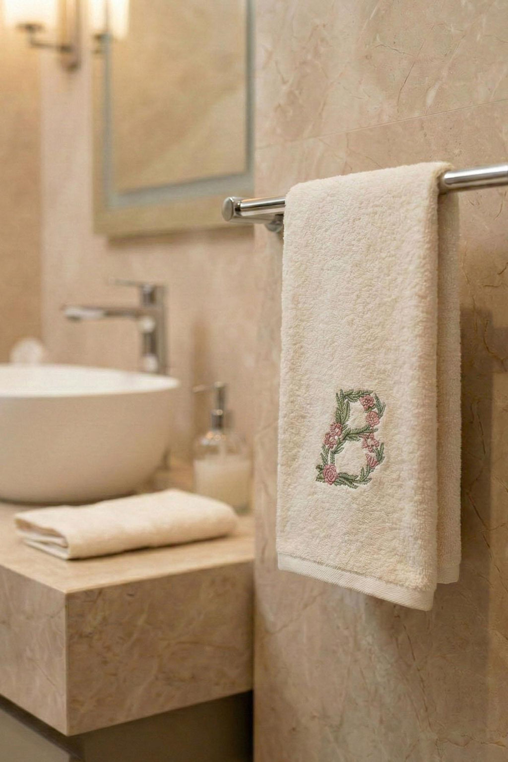 Monogram Harf Nakışlı Bambu Yüz Havlusu (50 x 90 cm)