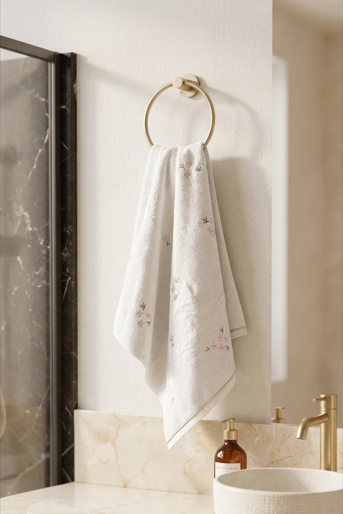 Nadia Daisy Embroidered Hand Towel (30 x 50 cm)