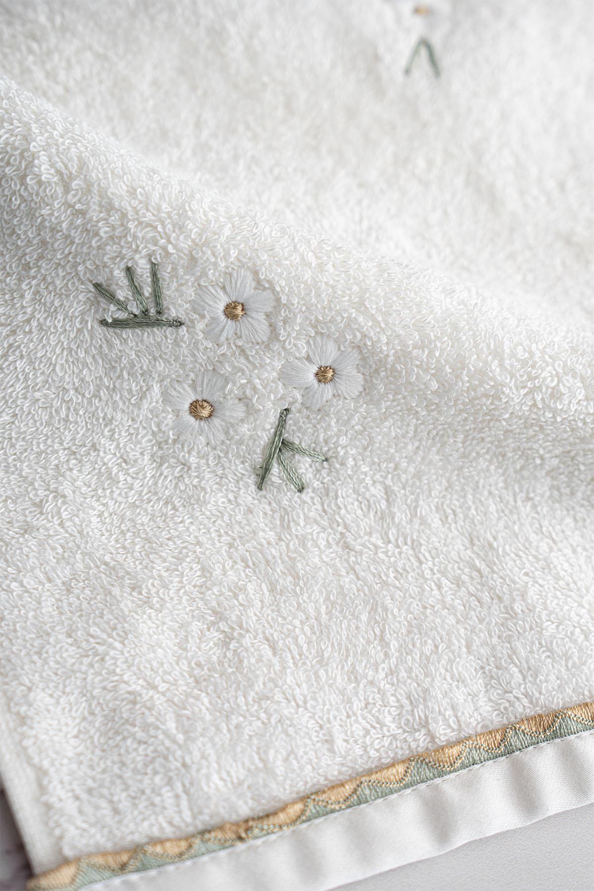 Nadia Daisy Embroidered Face Towel (50 x 90 cm)