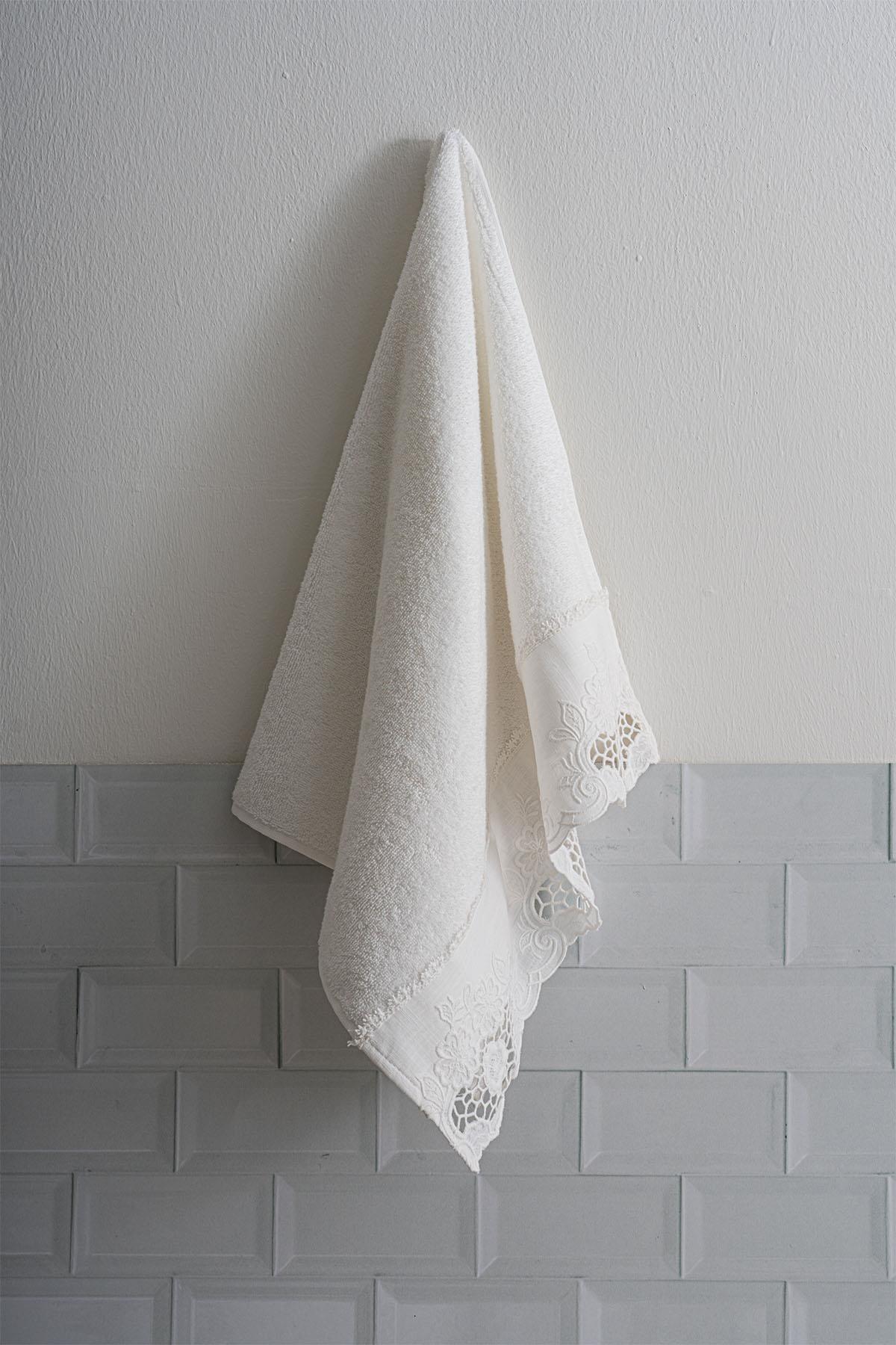 Puerta Flower Embroidered Face Towel (50 x 90 cm)