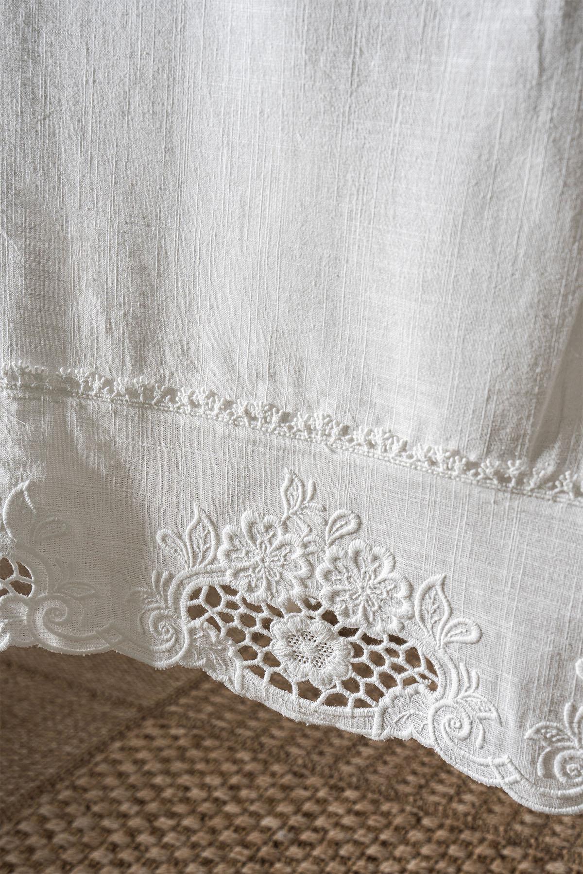 Puerta Stain-Resistant, Wrinkle-Free Tablecloth (160 x 320 cm)