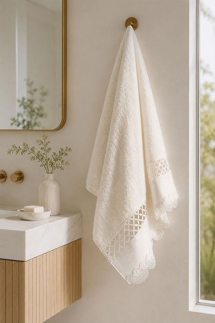 Queen Embroidered Hand Towel (30 x 50 cm)