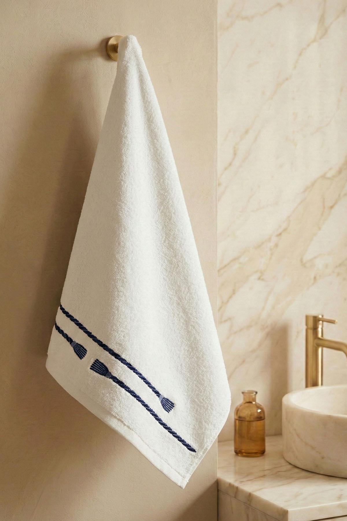 Roman Embroidered Hand Towel (30 x 50 cm)