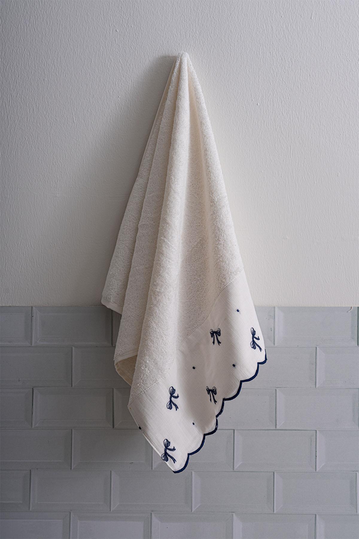 Serena Bow Embroidered Hand Towel (30 x 50 cm)