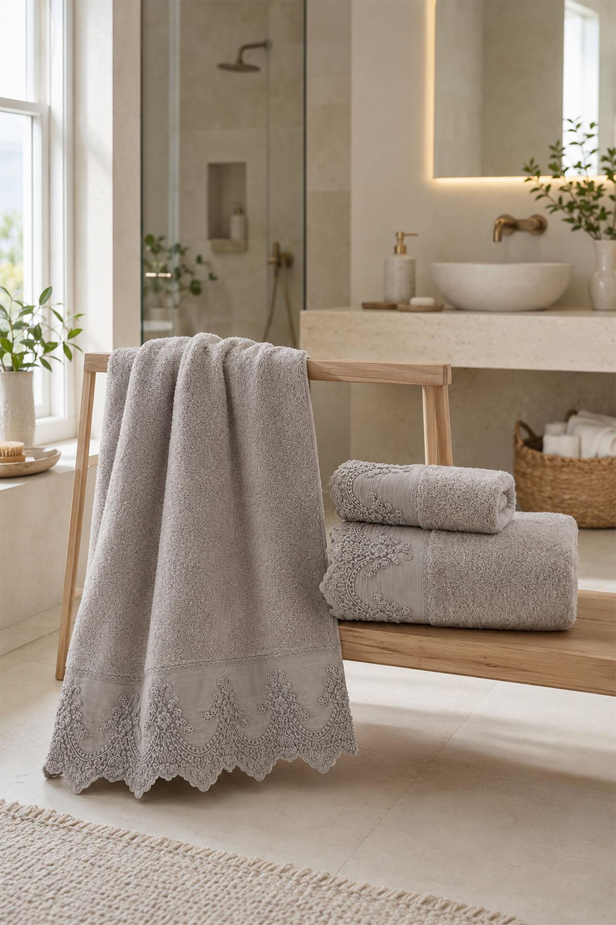 Embroidered Canvas Bath Towel (90 x 150 cm)